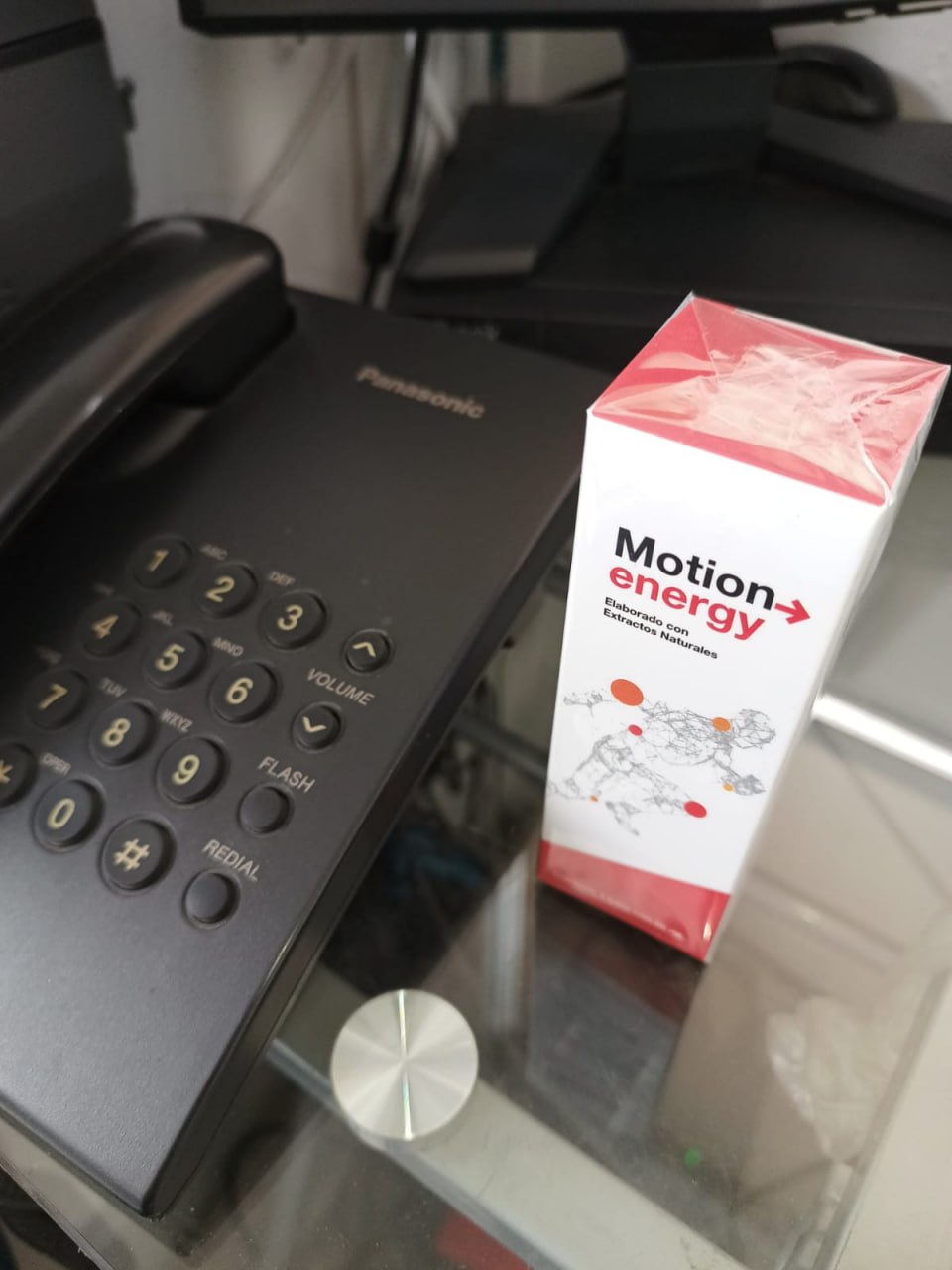 Motion Energy junto a un teléfono